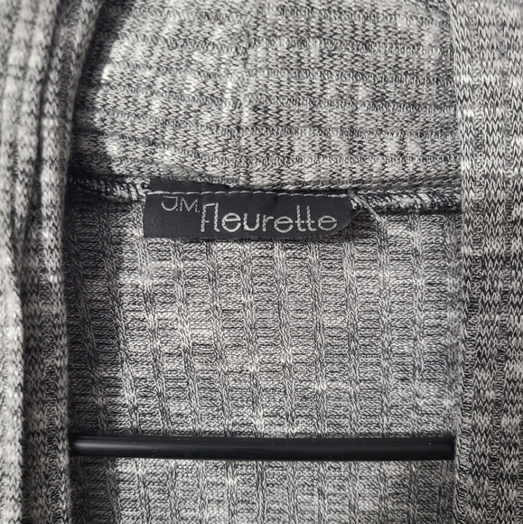 Soft Knit Sleeveless Cardigan - Picture 3 of 4